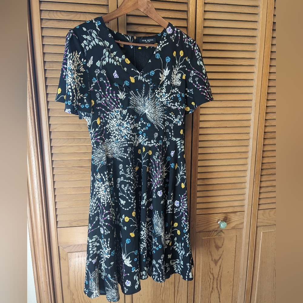 Few Moda New York Flutter Sleeves Dress